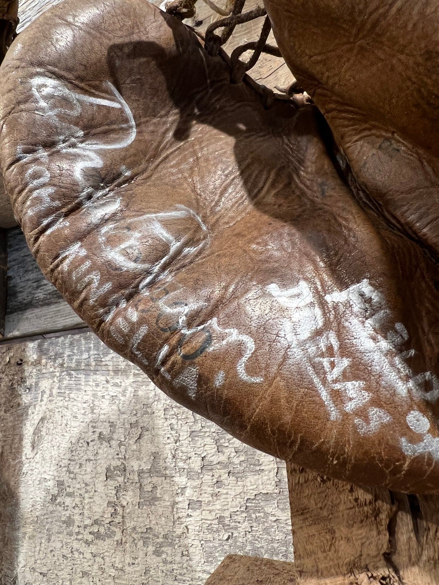 Dwier Brown Signed Catcher’s Mitt Antique (pre-1960)